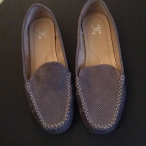 Size 10 flat worn once. Dark gray